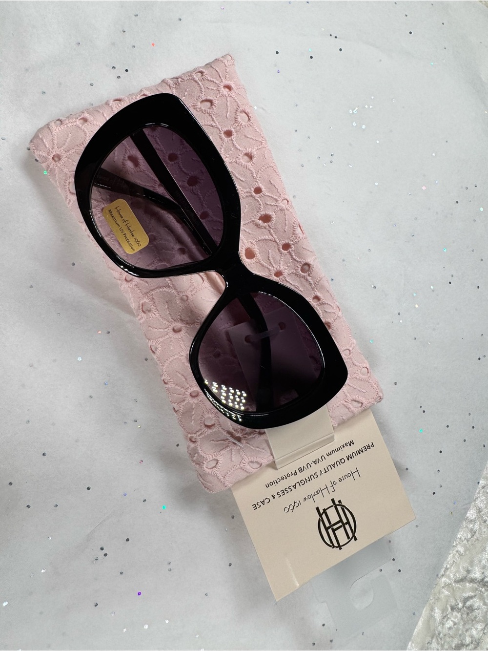🕶️NWT House of Harlow 1960 Black Sunglasses with Pink Case